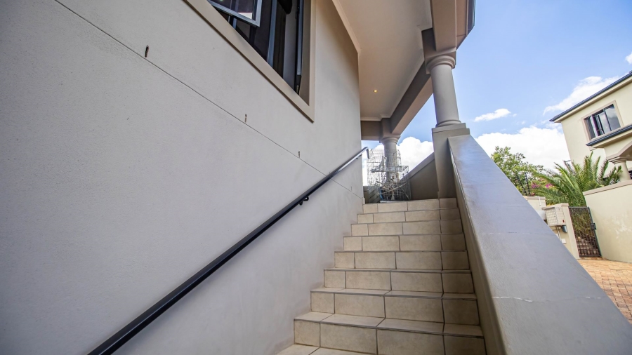 To Let 5 Bedroom Property for Rent in Rome Glen Western Cape